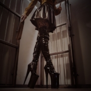 mistress-tayra