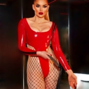 lig-aan-de-voeten-van-de-opwindende-duitse-godin-beluccia?